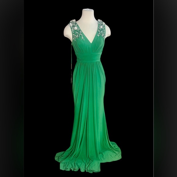 NWT Mac Duggal Vibrant Green Evening Gown W/Embellished Shoulders: Size 2 - Picture 1 of 12